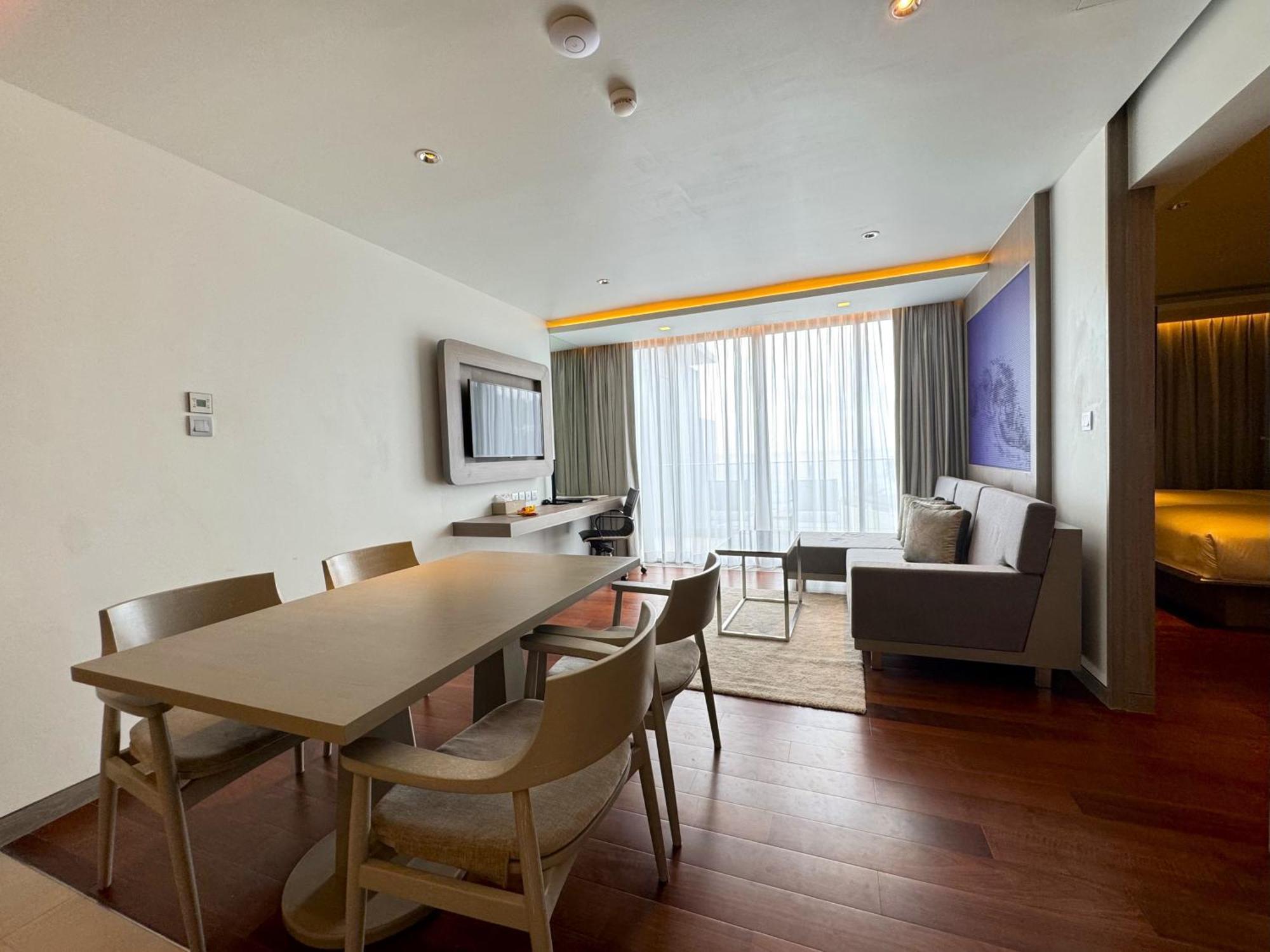 Oceanfront Beach Resort - Sha Extra Plus Patong Habitación foto A suite at the hotel