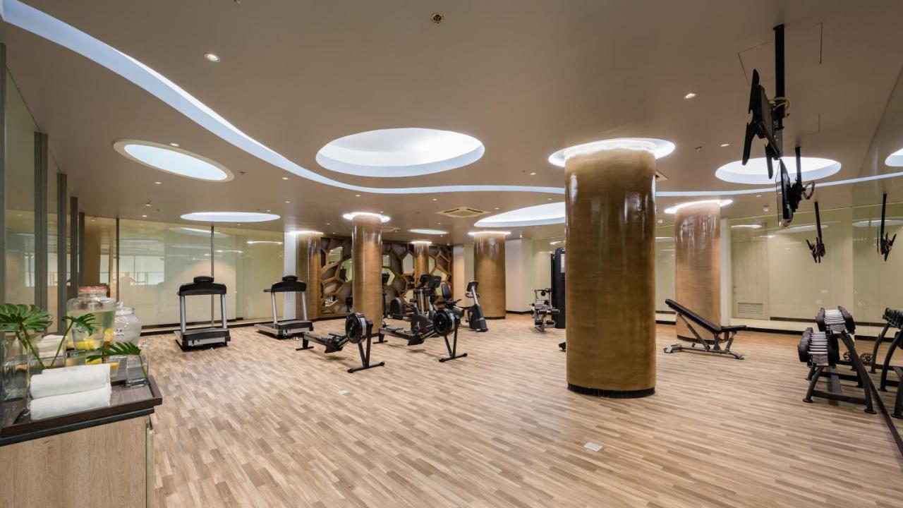 Oceanfront Beach Resort - Sha Extra Plus Patong Exterior foto The gym at the Ritz-Carlton, DIFC