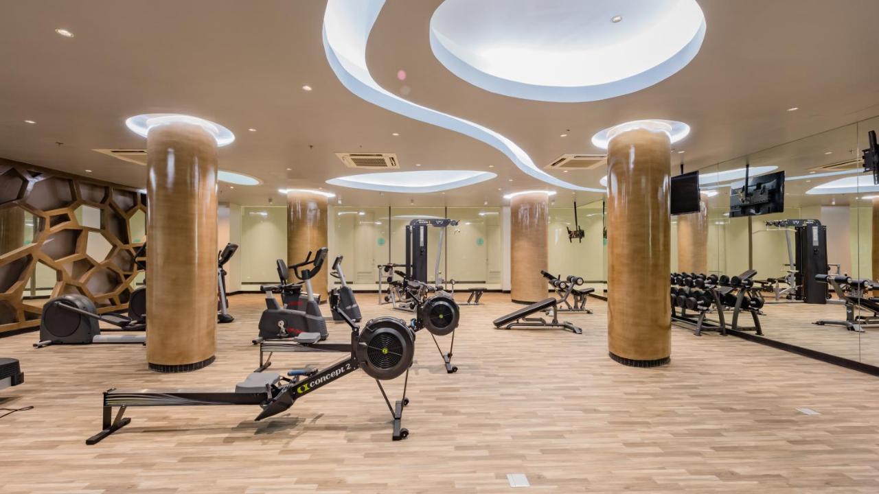 Oceanfront Beach Resort - Sha Extra Plus Patong Exterior foto The gym at the hotel